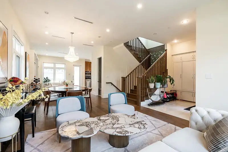 152 W 48TH AVENUE - photo 4 of 39