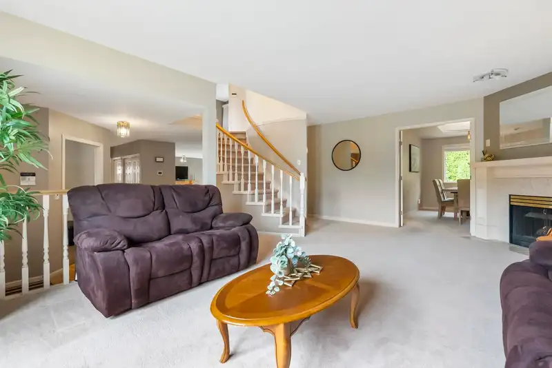 8129 154B STREET - photo 4 of 40