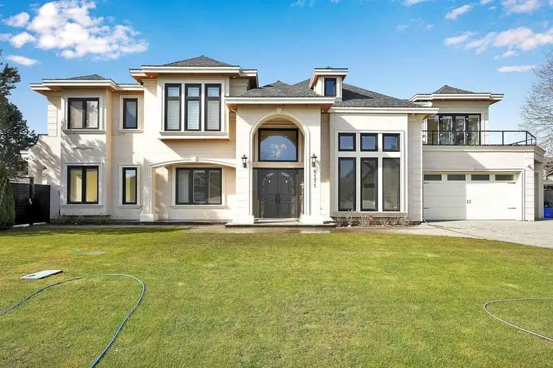 6171 SKAHA CRESCENT - photo 2 of 40