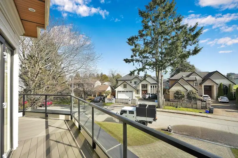 6171 SKAHA CRESCENT - photo 4 of 40
