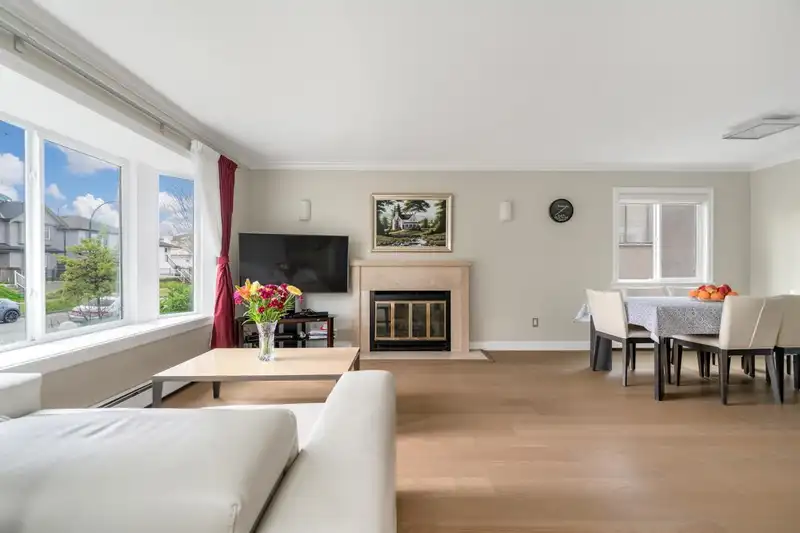 3639 E 26TH AVENUE - photo 4 of 36