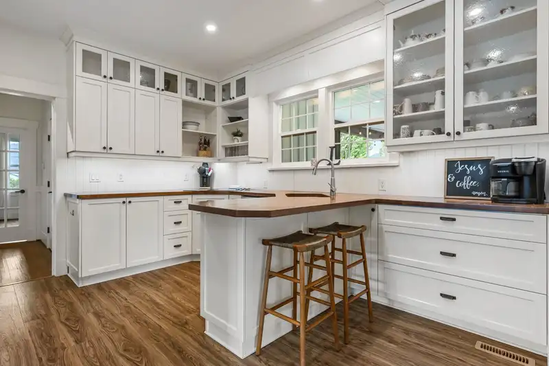 42383 SINCLAIR ROAD - photo 4 of 40