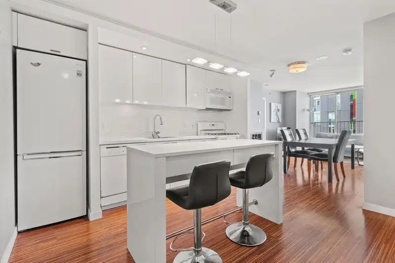 708 328 E 11TH AVENUE - photo 1 of 22