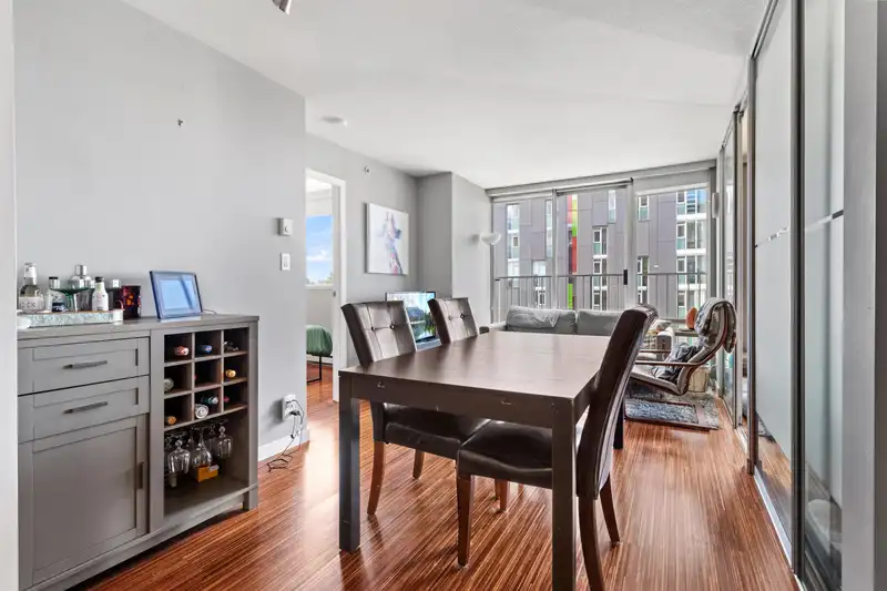 708 328 E 11TH AVENUE - photo 4 of 22