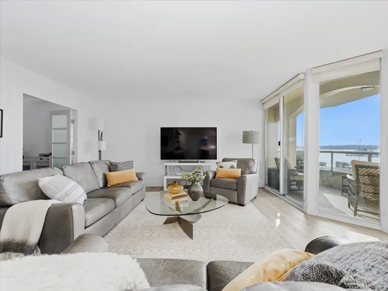 209 168 CHADWICK COURT - photo 1 of 25