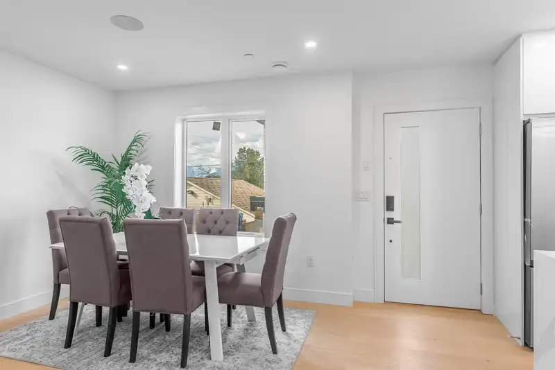 3511 TRIUMPH STREET - photo 2 of 31