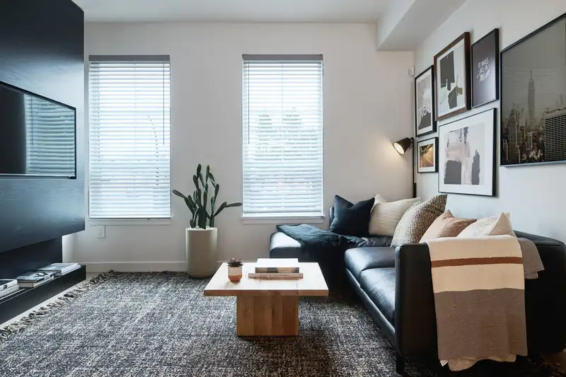 13 2886 MONTROSE AVENUE - photo 2 of 12