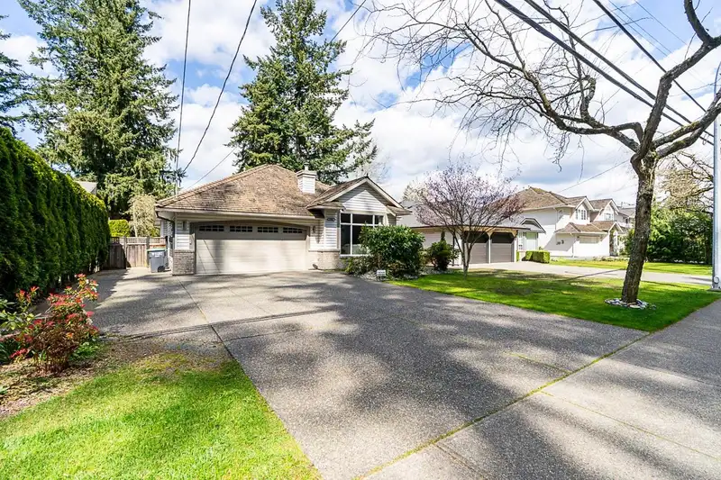 20947 44 AVENUE - photo 2 of 33