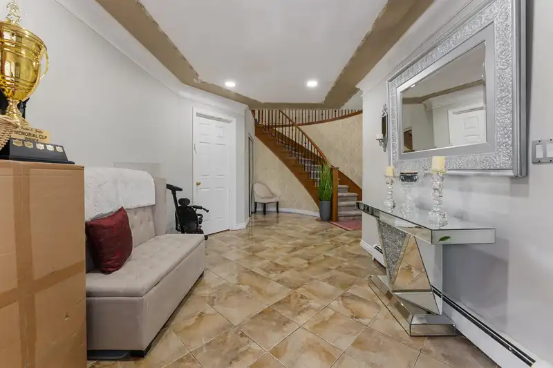 13166 73 AVENUE - photo 3 of 30