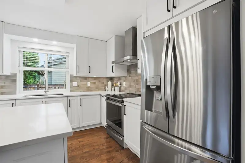 5225 4 AVENUE - photo 4 of 34