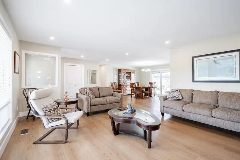 21711 52 AVENUE - photo 3 of 31