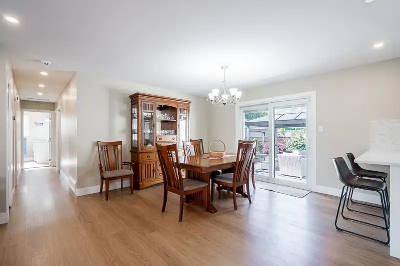 21711 52 AVENUE - photo 4 of 31