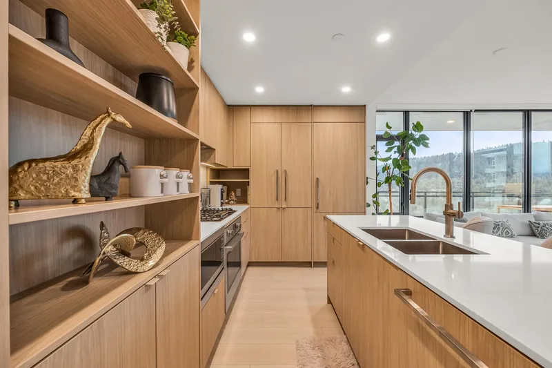 1705 626 CLAREMONT STREET - photo 2 of 25