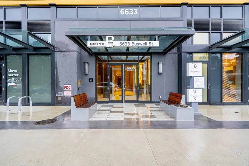 403 6633 BUSWELL STREET - photo 3 of 25