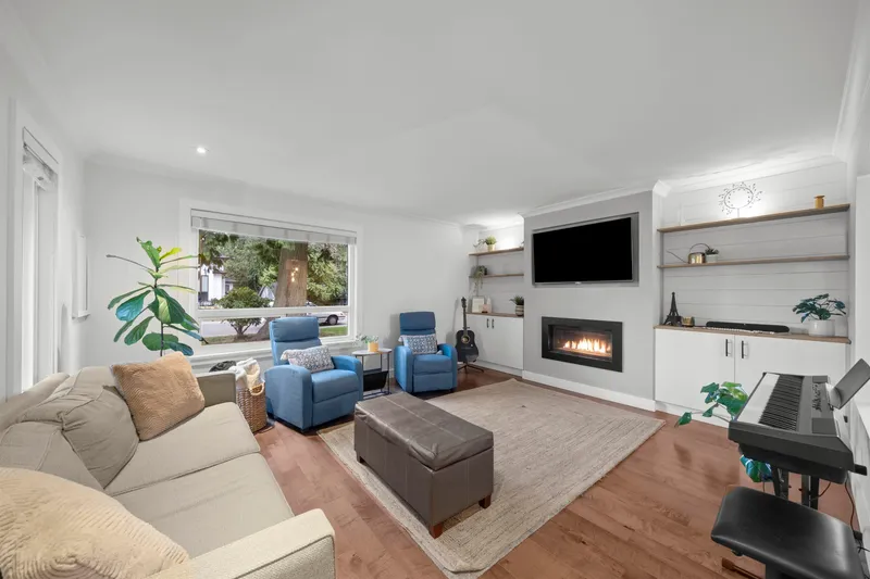 13507 15 AVENUE - photo 1 of 25