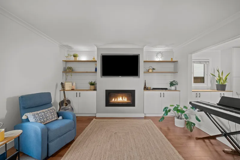 13507 15 AVENUE - photo 3 of 25