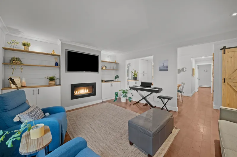 13507 15 AVENUE - photo 4 of 25