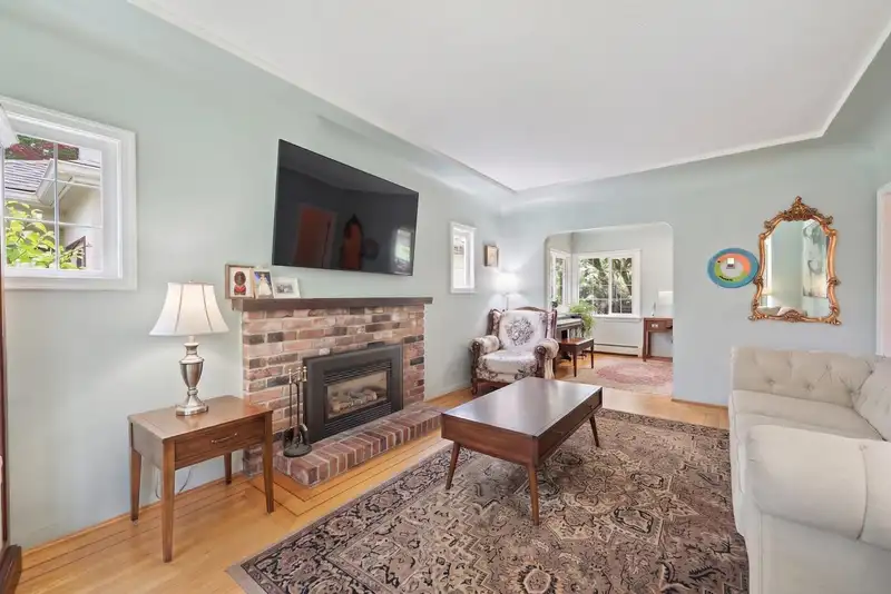 3079 CROWN STREET - photo 2 of 21