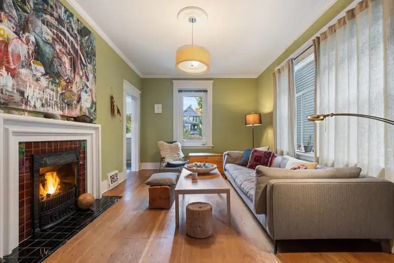 1136 E 10TH AVENUE - photo 2 of 40