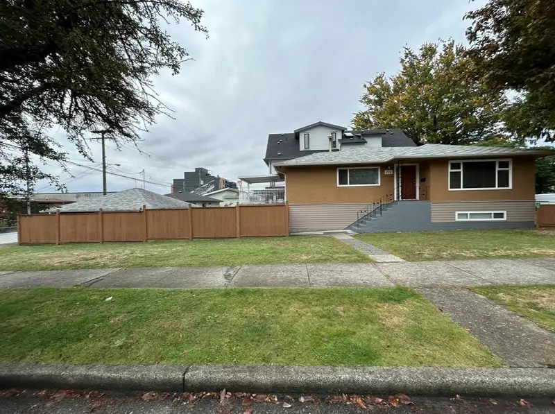 375 SKEENA STREET - photo 1 of 4