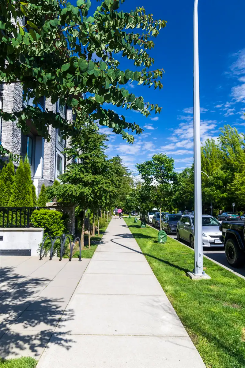 415 15351 101 AVENUE - photo 1 of 21