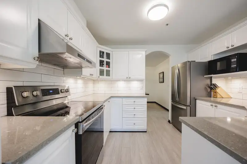303 20145 55A AVENUE - photo 1 of 32