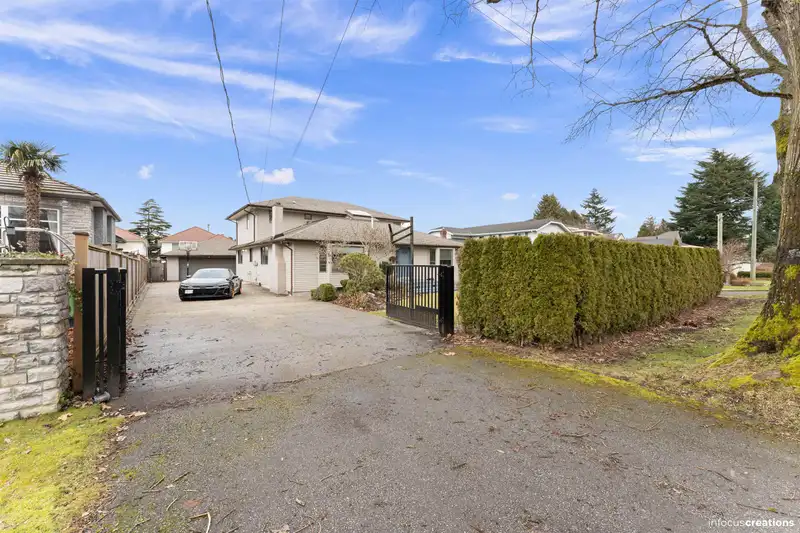 10511 CAITHCART ROAD - photo 1 of 38