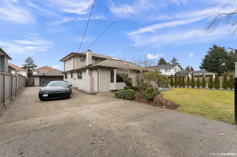 10511 CAITHCART ROAD - photo 3 of 38