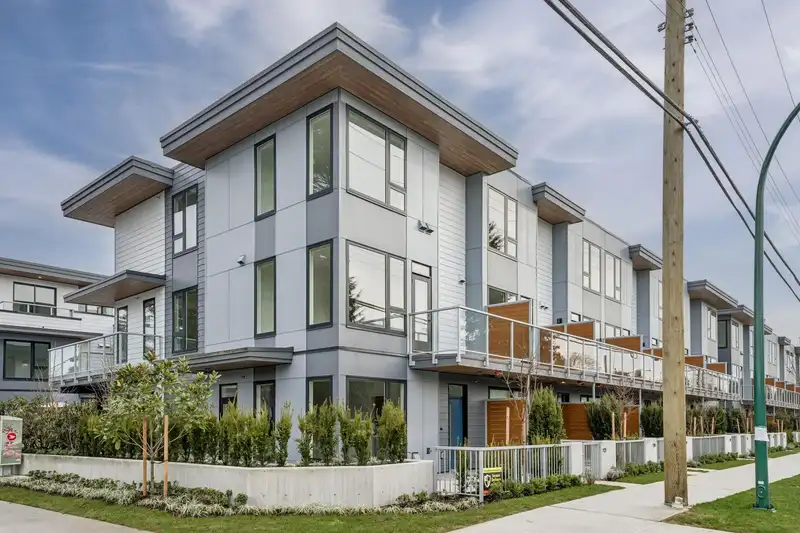 117 921 GRANT STREET - photo 1 of 13