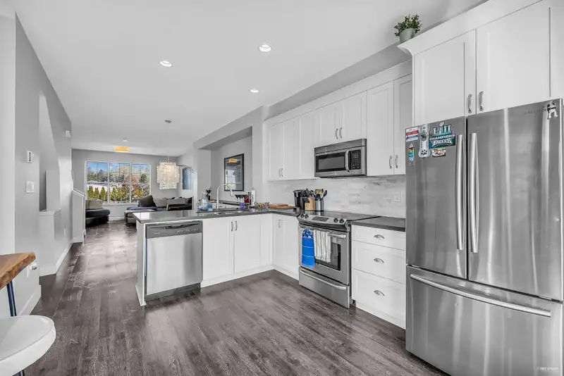 5 16228 16 AVENUE - photo 3 of 16