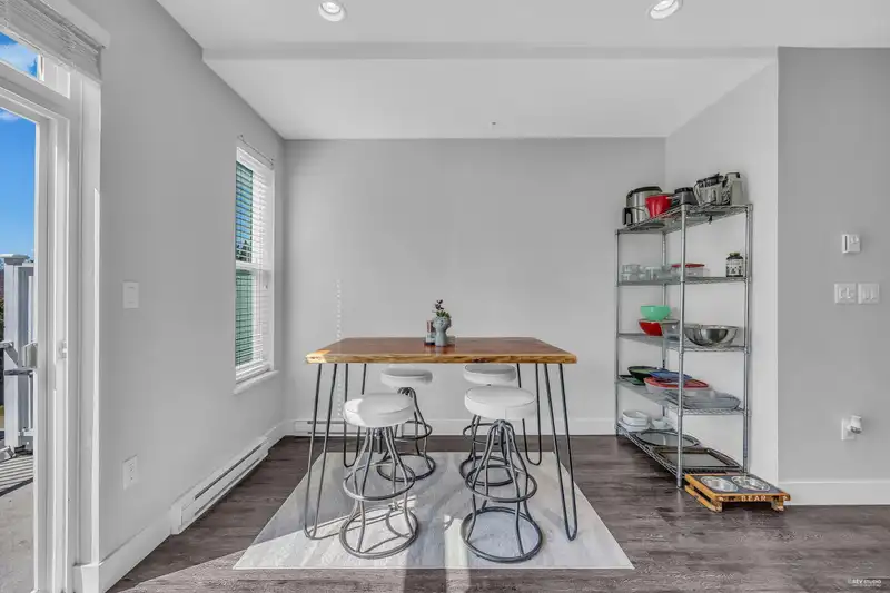 5 16228 16 AVENUE - photo 4 of 16