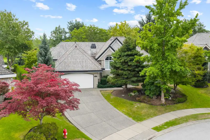 3388 CANTERBURY DRIVE - photo 1 of 40