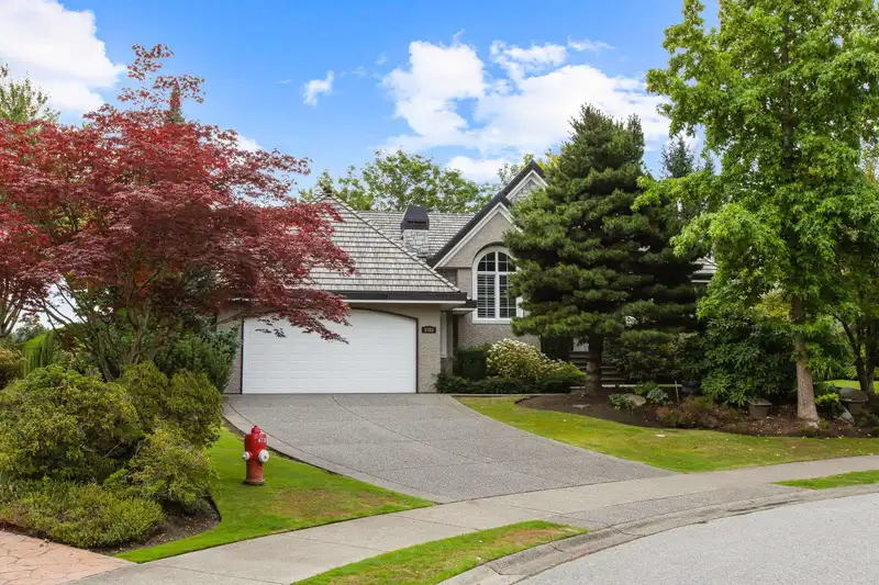 3388 CANTERBURY DRIVE - photo 2 of 40