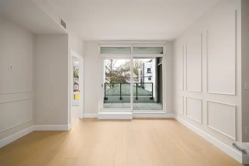 203 3668 W 10TH AVENUE - photo 4 of 40