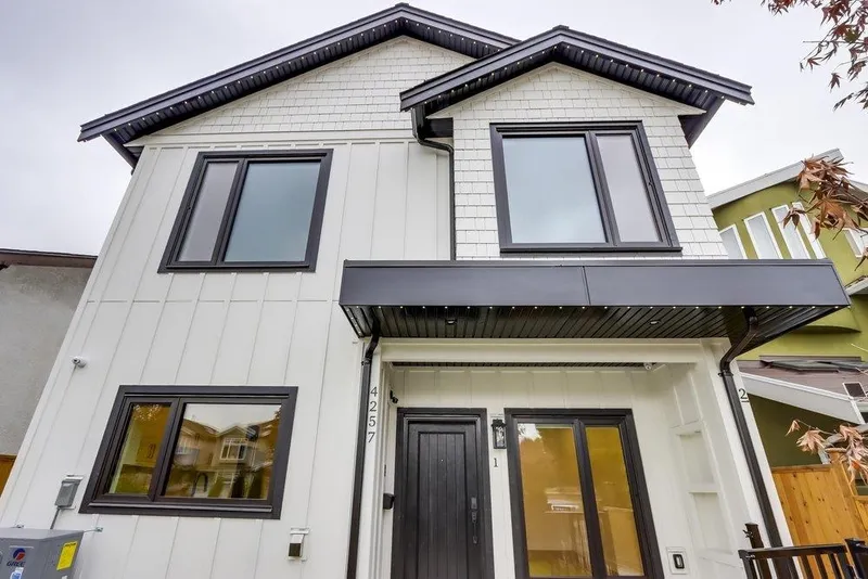 1 4257 KNIGHT STREET - photo 2 of 21