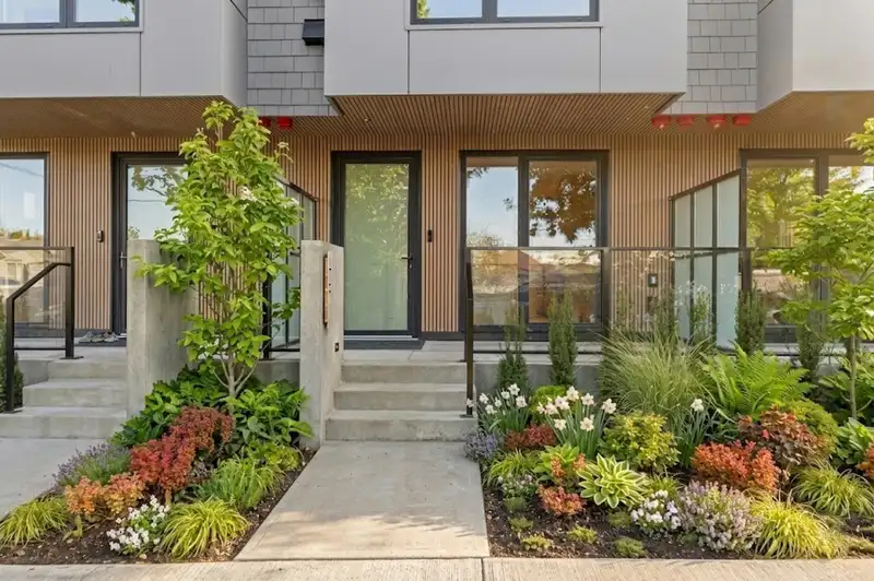 4470 ASH STREET - photo 2 of 31