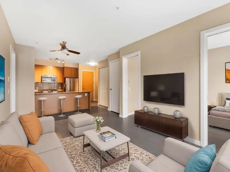 208 215 BROOKES STREET - photo 3 of 23