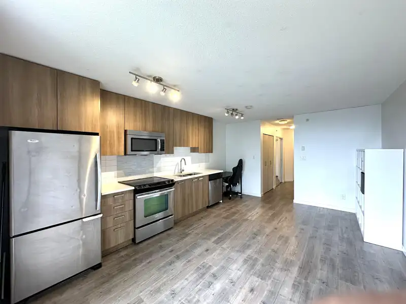 605 13325 102A AVENUE - photo 4 of 13