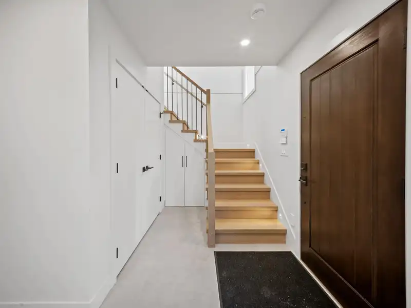 3 3786 PETER STREET - photo 3 of 38