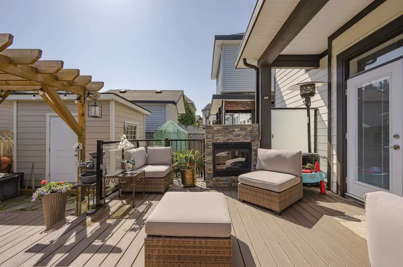 5876 139A STREET - photo 2 of 25