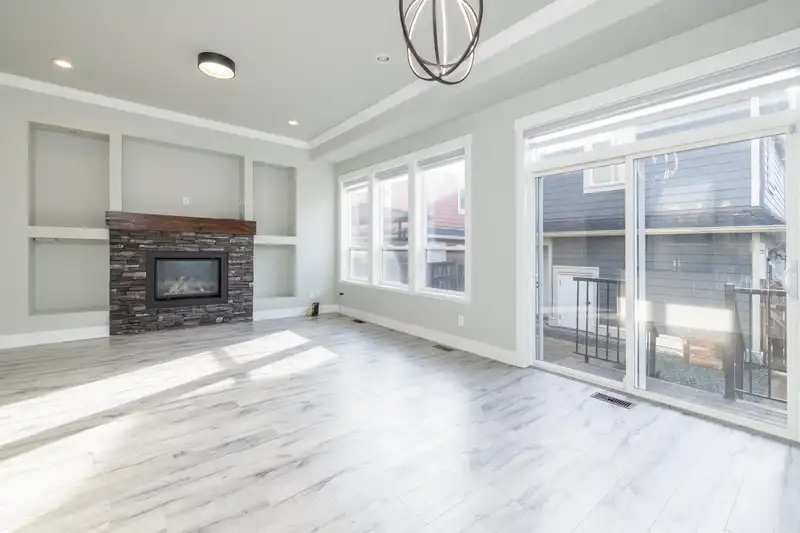19170 73 AVENUE - photo 1 of 32