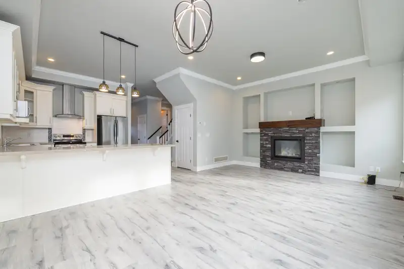 19170 73 AVENUE - photo 4 of 32