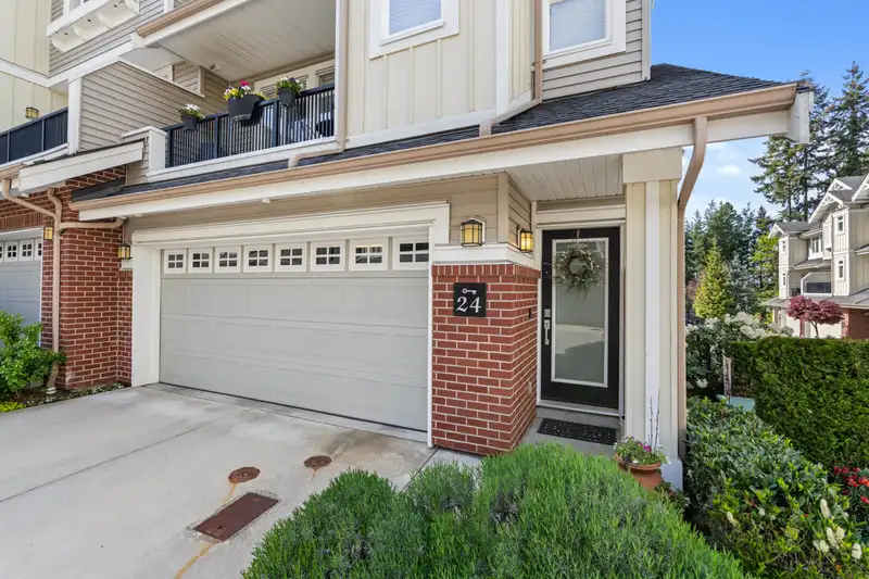 24 2925 KING GEORGE BOULEVARD - photo 1 of 40