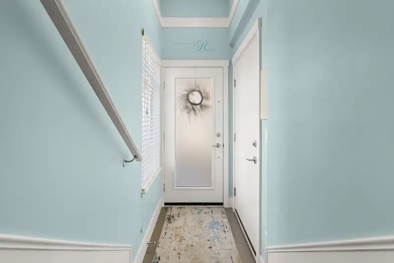 24 2925 KING GEORGE BOULEVARD - photo 3 of 40