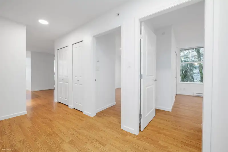 408 9262 UNIVERSITY CRESCENT - photo 4 of 34
