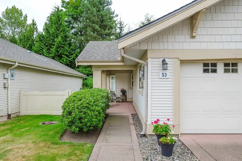 53 8555 209 STREET - photo 3 of 37