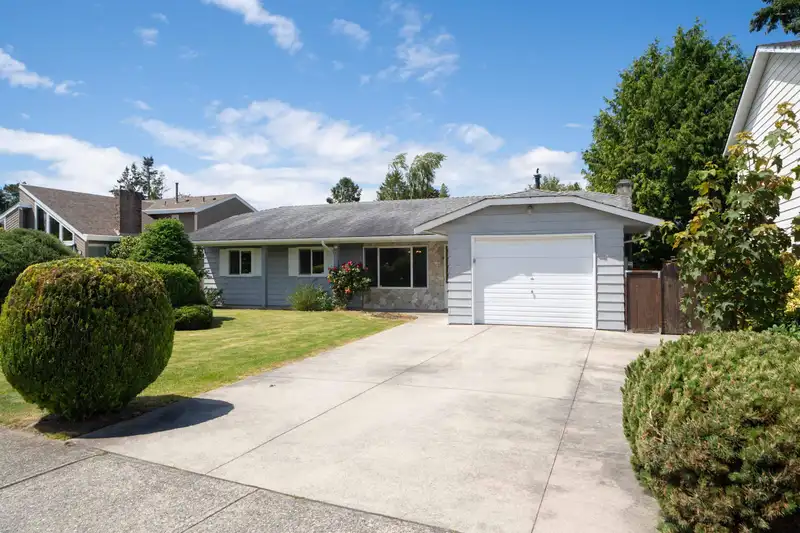 4651 56 STREET - photo 2 of 31