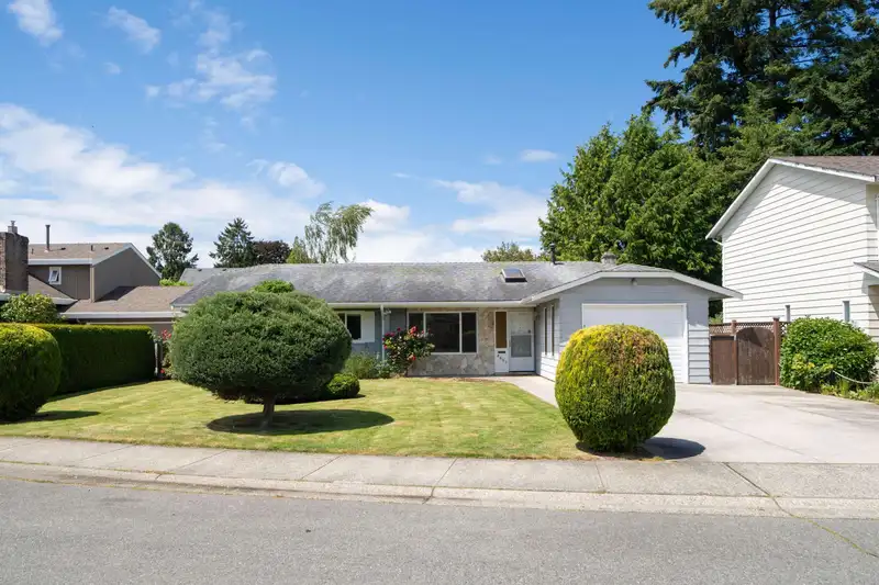 4651 56 STREET - photo 3 of 31
