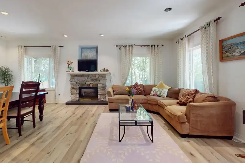 4425 HUDSON STREET - photo 4 of 32