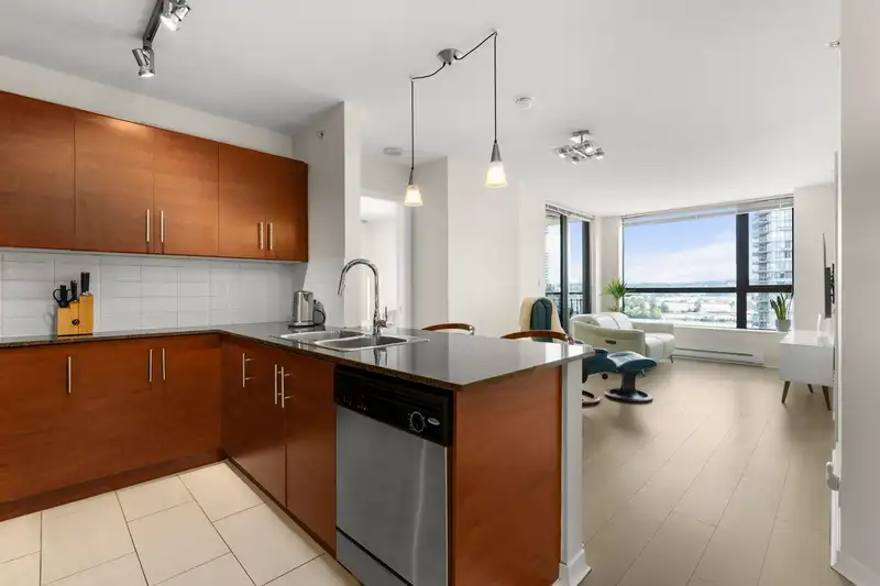 1306 813 AGNES STREET - photo 1 of 5